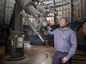 Picture of Maram Kaire standing next to Paris observatory 