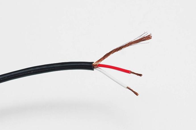 A thin black cable that ends with three protrusions on the right. The lower two are wires of colours white and red with twisted copper ends. The upper is a line of twisted copper strands that points towards the top right.